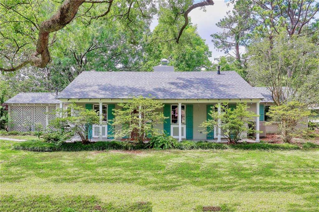 Single Family Homes for Sale at 109 CAMBRIDGE Court 109 CAMBRIDGE Court New Orleans, Louisiana 70131 United States