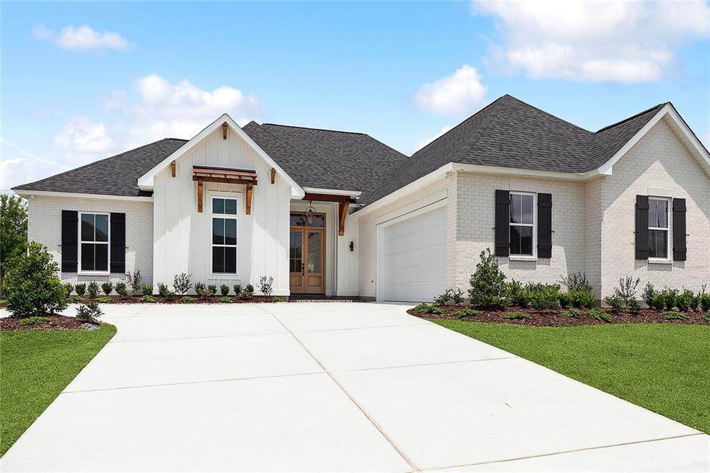Single Family Homes for Sale at 301 CYPRESS LAKES Drive 301 CYPRESS LAKES Drive Slidell, Louisiana 70458 United States