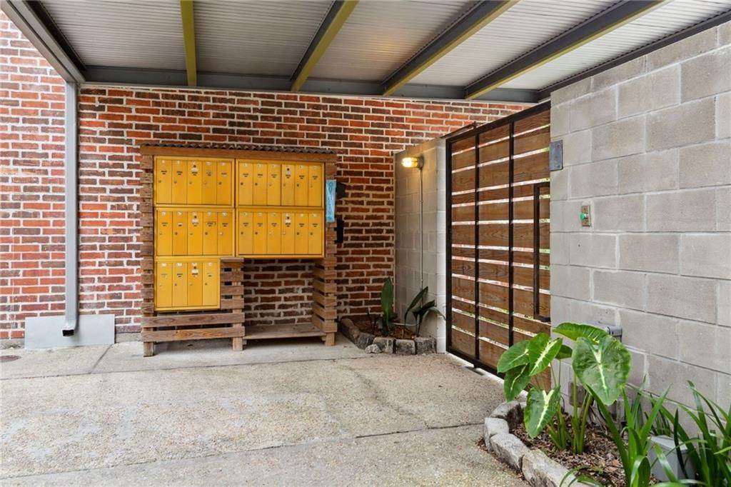 4. Single Family Homes for Sale at 3135 DAUPHINE Street # B7 3135 DAUPHINE Street # B7 New Orleans, Louisiana 70117 United States