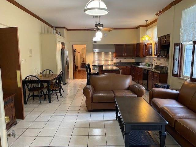 14. Single Family Homes for Sale at 3519 GENTILLY Boulevard 3519 GENTILLY Boulevard New Orleans, Louisiana 70122 United States