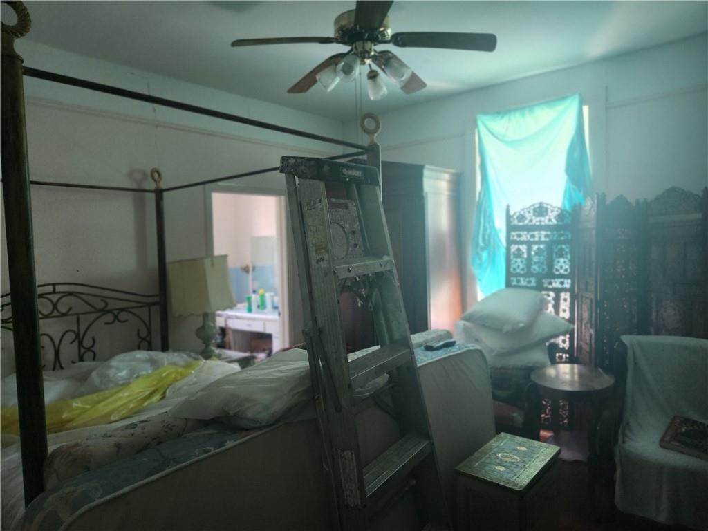 20. Single Family Homes for Sale at 1560 N TONTI Street 1560 N TONTI Street New Orleans, Louisiana 70119 United States