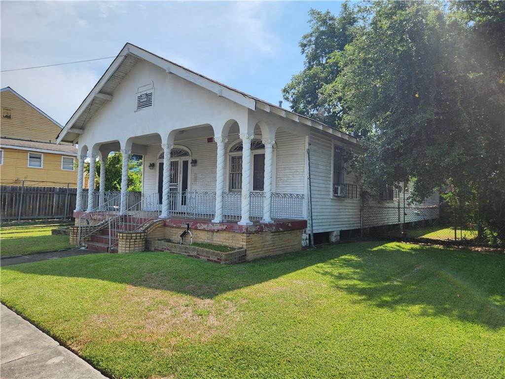 4. Single Family Homes for Sale at 1560 N TONTI Street 1560 N TONTI Street New Orleans, Louisiana 70119 United States
