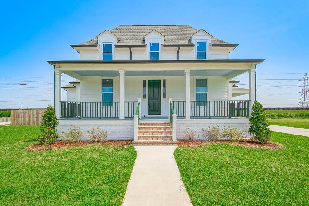 Single Family Homes for Sale at 4060 HAMLET Place 4060 HAMLET Place Chalmette, Louisiana 70043 United States