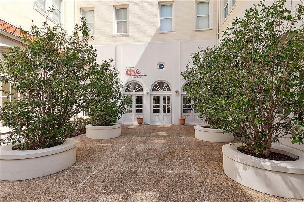 13. Single Family Homes for Sale at 1224 SAINT CHARLES Avenue # 319 1224 SAINT CHARLES Avenue # 319 New Orleans, Louisiana 70130 United States