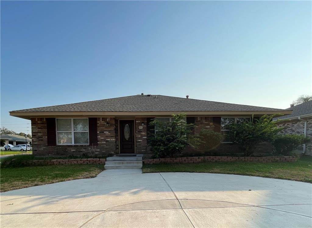 Single Family Homes for Sale at 937 CHAMPAGNE Drive 937 CHAMPAGNE Drive Kenner, Louisiana 70065 United States