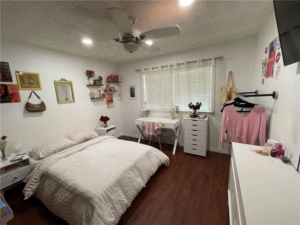 7. Single Family Homes for Sale at 937 CHAMPAGNE Drive 937 CHAMPAGNE Drive Kenner, Louisiana 70065 United States