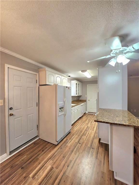 9. Single Family Homes for Sale at 3813 S. CLEARVIEW Parkway 3813 S. CLEARVIEW Parkway Metairie, Louisiana 70006 United States