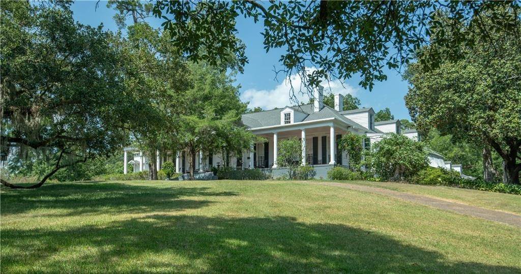 Single Family Homes for Sale at 131 WINCHESTER Road 131 WINCHESTER Road Natchez, Mississippi 39120 United States