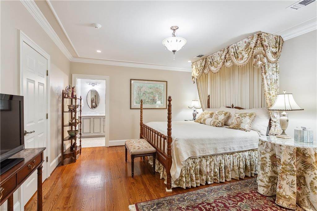 12. Single Family Homes for Sale at 2319 CAMP Street 2319 CAMP Street New Orleans, Louisiana 70130 United States