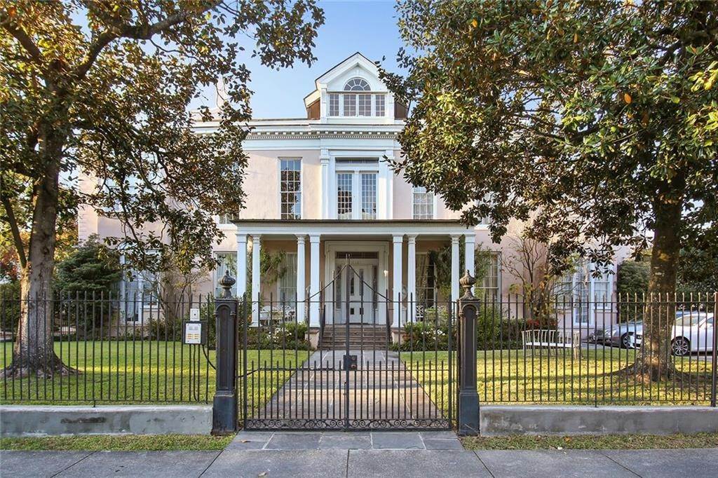 Single Family Homes for Sale at 2427 CAMP Street # E 2427 CAMP Street # E New Orleans, Louisiana 70130 United States