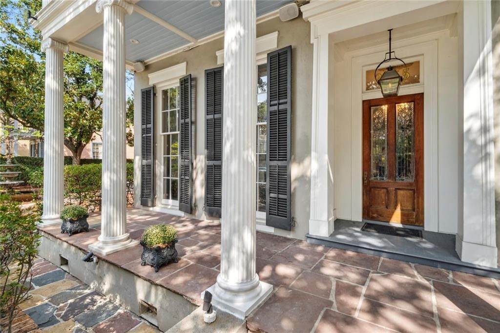 Single Family Homes for Sale at 2265 ST CHARLES Avenue 2265 ST CHARLES Avenue New Orleans, Louisiana 70130 United States