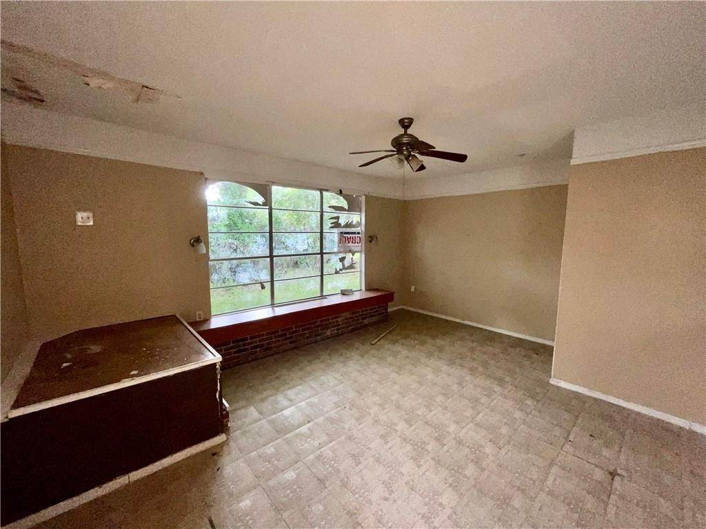 13. Single Family Homes for Sale at 817 AVE D 817 AVE D Bogalusa, Louisiana 70427 United States