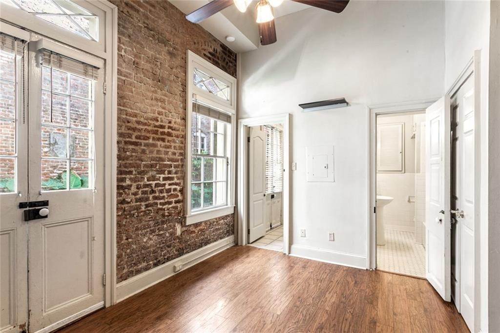 4. Residential Lease at 927 TOULOUSE Street # 103 927 TOULOUSE Street # 103 New Orleans, Louisiana 70130 United States