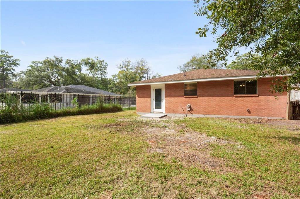 15. Single Family Homes for Sale at 1210 S. PINE Street 1210 S. PINE Street Slidell, Louisiana 70460 United States