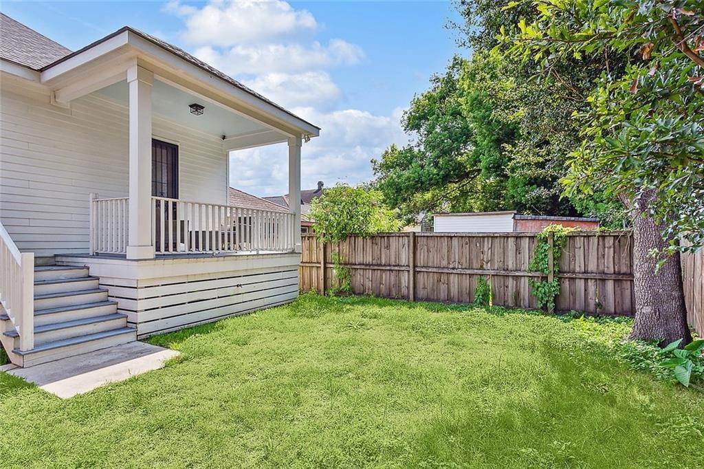 15. Single Family Homes for Sale at 2681 MYRTLE Street 2681 MYRTLE Street New Orleans, Louisiana 70122 United States