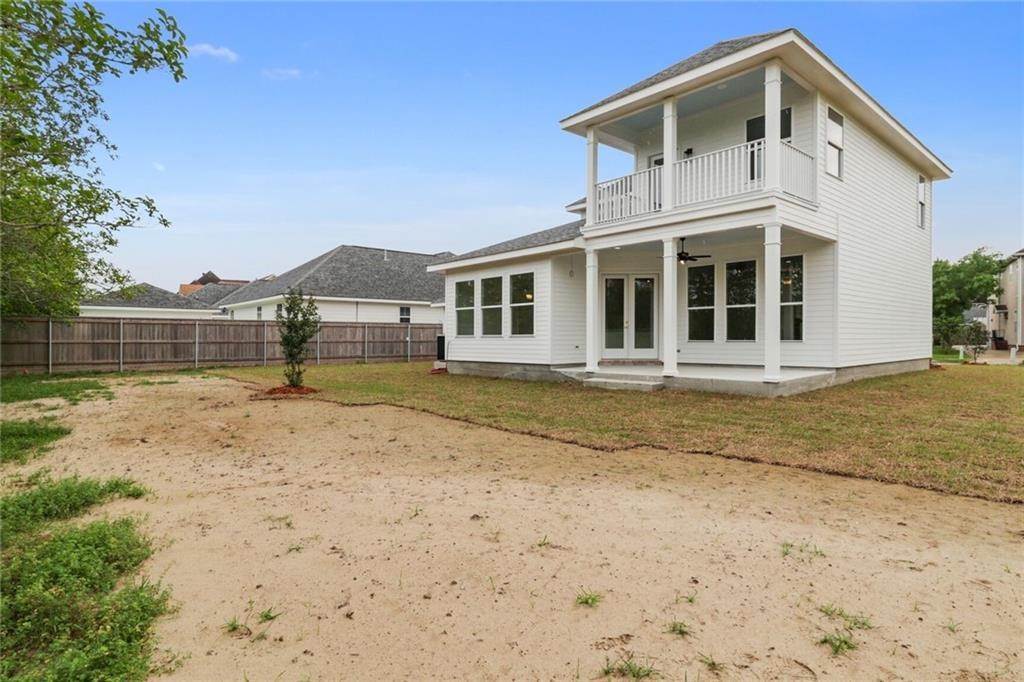 13. Single Family Homes for Sale at 27 ADMIRALTY Court 27 ADMIRALTY Court New Orleans, Louisiana 70131 United States