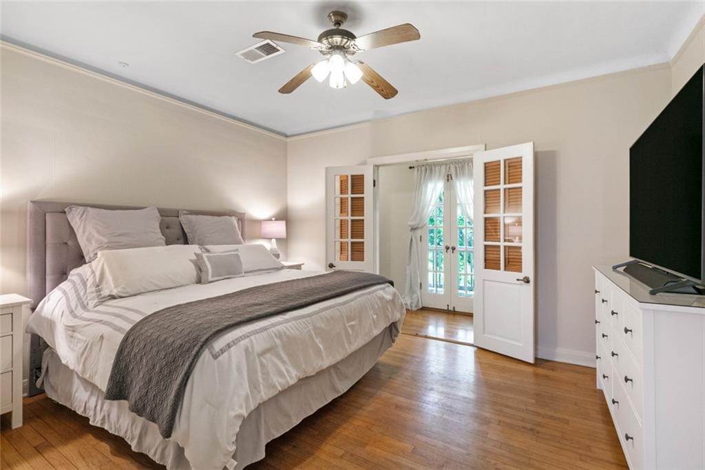 10. Single Family Homes for Sale at 6000 BELLAIRE Drive 6000 BELLAIRE Drive New Orleans, Louisiana 70124 United States
