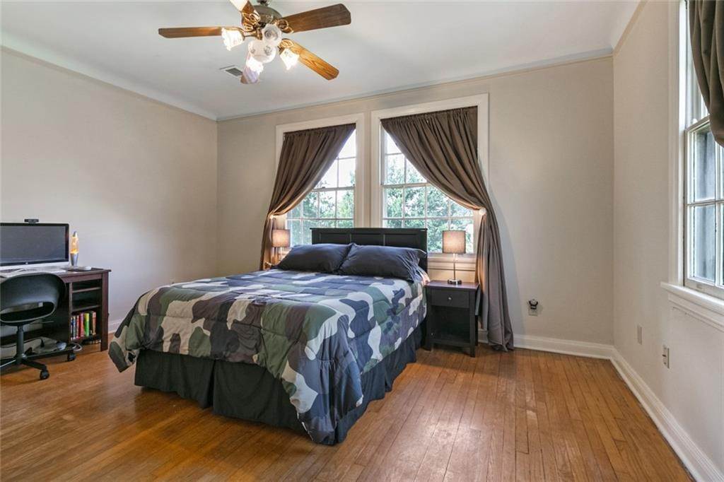 12. Single Family Homes for Sale at 6000 BELLAIRE Drive 6000 BELLAIRE Drive New Orleans, Louisiana 70124 United States