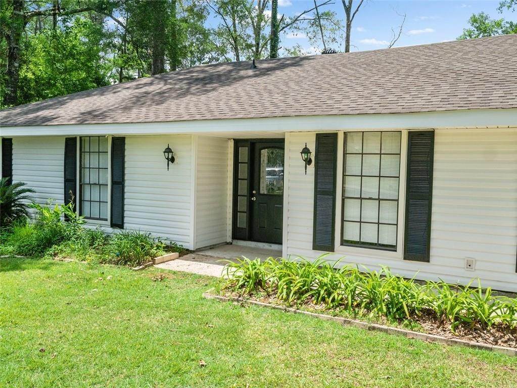 5. Single Family Homes for Sale at 1280 LABARRE Street 1280 LABARRE Street Mandeville, Louisiana 70448 United States