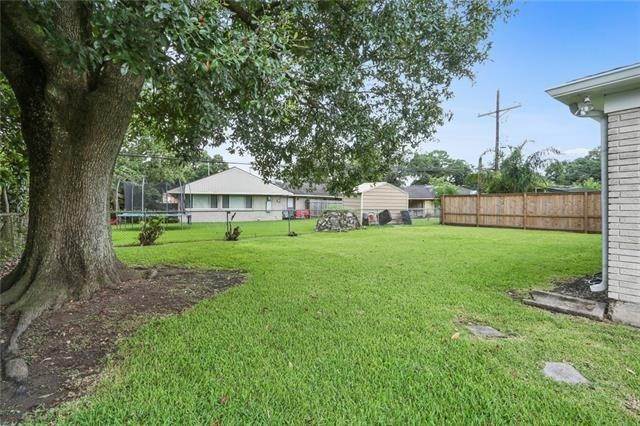 17. Single Family Homes for Sale at 3721 SOMERSET Drive 3721 SOMERSET Drive New Orleans, Louisiana 70131 United States