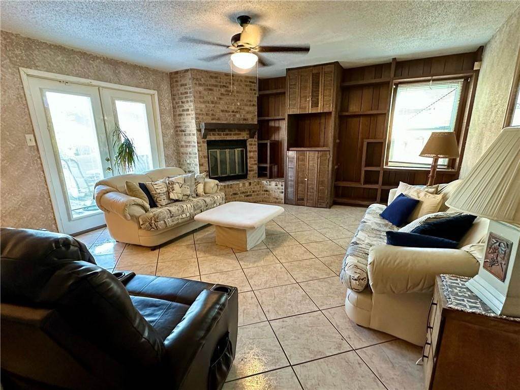 7. Single Family Homes for Sale at 2325 EASTMERE Street 2325 EASTMERE Street Harvey, Louisiana 70058 United States
