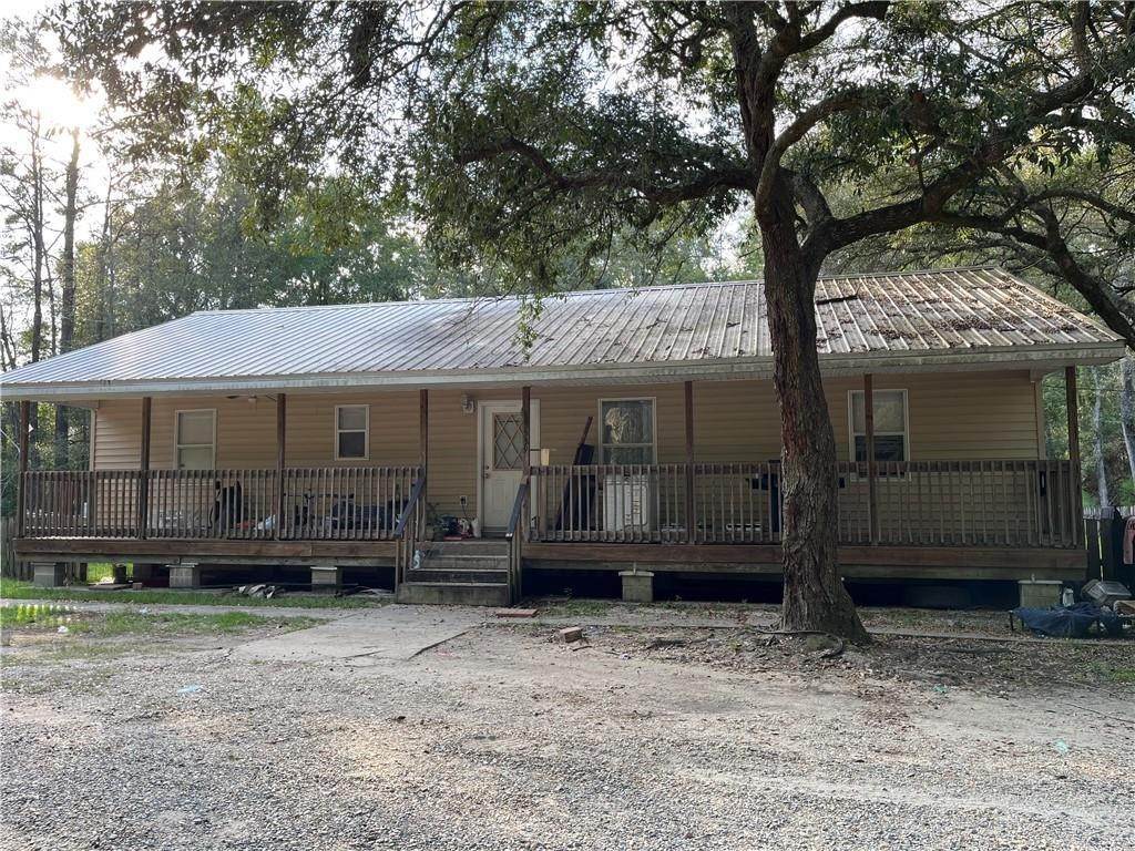 1. Single Family Homes for Sale at 35539 BOOKOUT Road 35539 BOOKOUT Road Pearl River, Louisiana 70452 United States