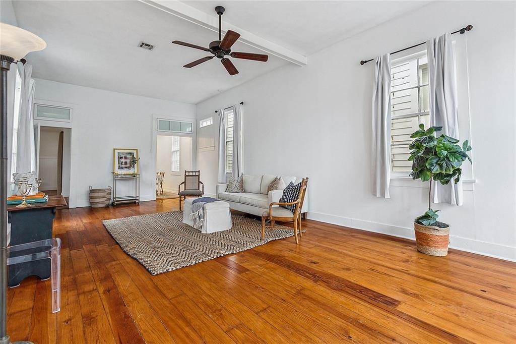6. Single Family Homes for Sale at 723 BORDEAUX Street 723 BORDEAUX Street New Orleans, Louisiana 70115 United States