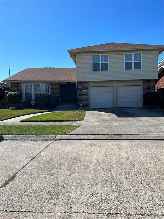 3. Single Family Homes for Sale at 4656 CHANTILLY Drive 4656 CHANTILLY Drive New Orleans, Louisiana 70126 United States