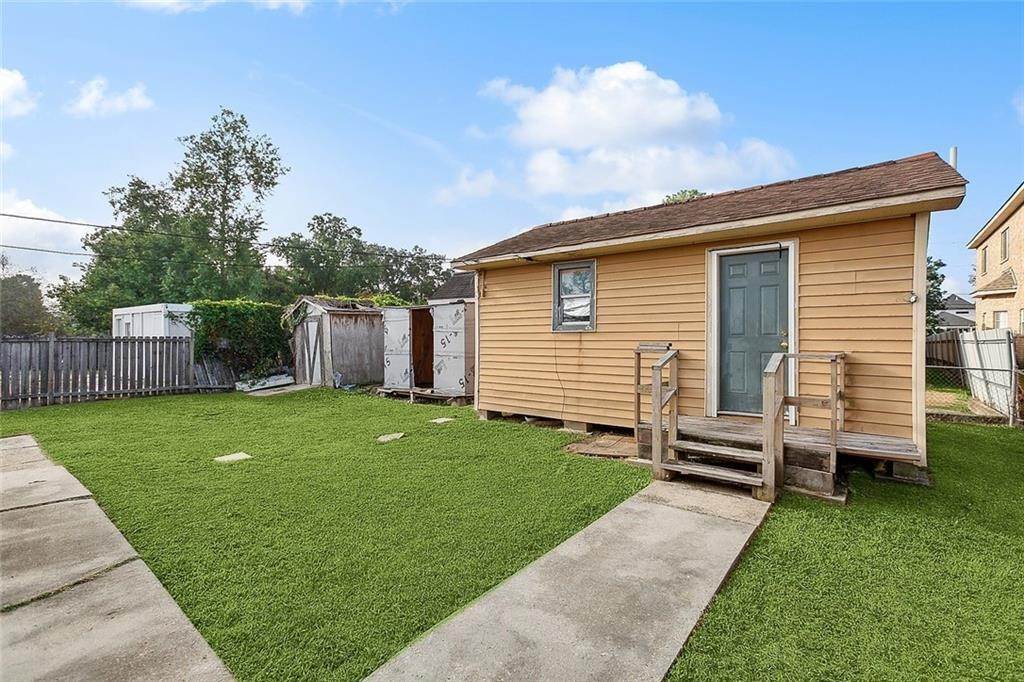 8. Single Family Homes for Sale at 2911 MEMORIAL PARK Drive 2911 MEMORIAL PARK Drive New Orleans, Louisiana 70114 United States