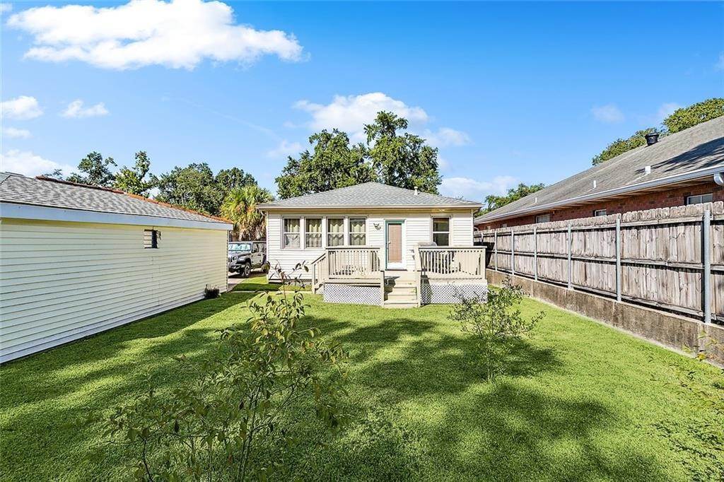 13. Single Family Homes for Sale at 4900 FINCH Street 4900 FINCH Street Metairie, Louisiana 70001 United States