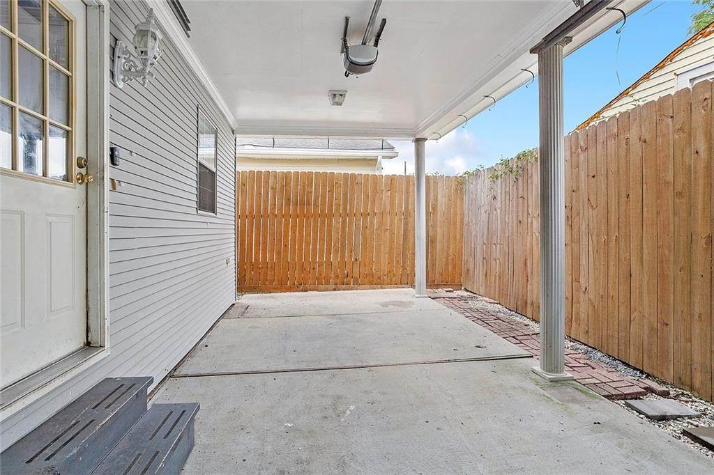 11. Single Family Homes for Sale at 7401 PRYTANIA Street 7401 PRYTANIA Street New Orleans, Louisiana 70118 United States
