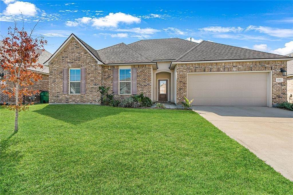 2. Single Family Homes for Sale at 676 LAKESHORE VILLAGE Drive 676 LAKESHORE VILLAGE Drive Slidell, Louisiana 70461 United States