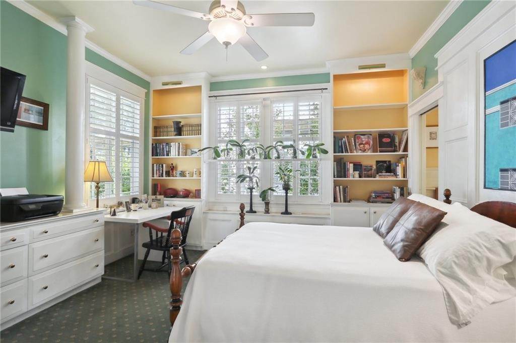 11. Single Family Homes for Sale at 47 FONTAINEBLEAU Drive 47 FONTAINEBLEAU Drive New Orleans, Louisiana 70125 United States