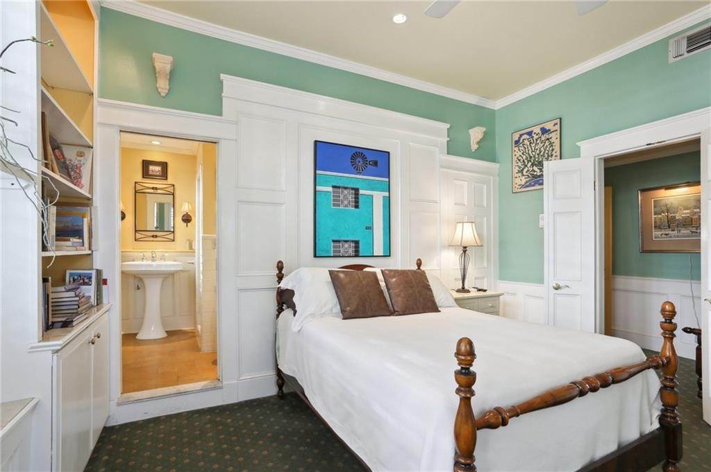 12. Single Family Homes for Sale at 47 FONTAINEBLEAU Drive 47 FONTAINEBLEAU Drive New Orleans, Louisiana 70125 United States