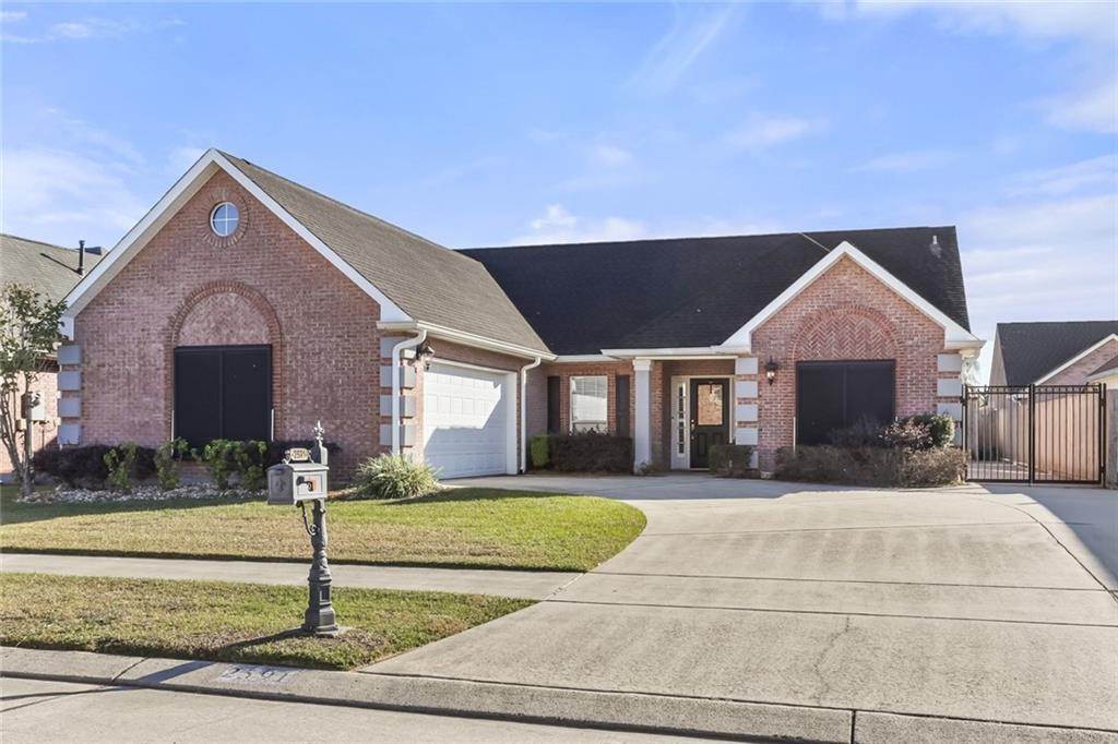 Single Family Homes for Sale at 2591 MILL GROVE Lane 2591 MILL GROVE Lane Marrero, Louisiana 70072 United States