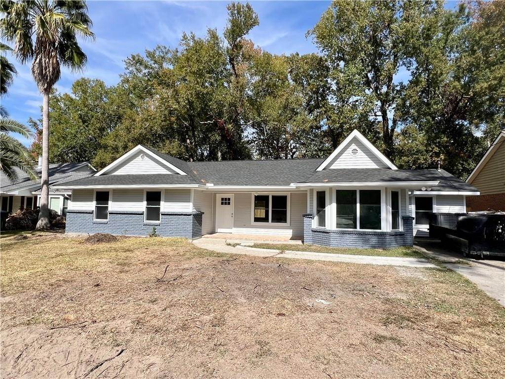 1. Single Family Homes for Sale at 405 GOLDENWOOD Street 405 GOLDENWOOD Street Mandeville, Louisiana 70448 United States