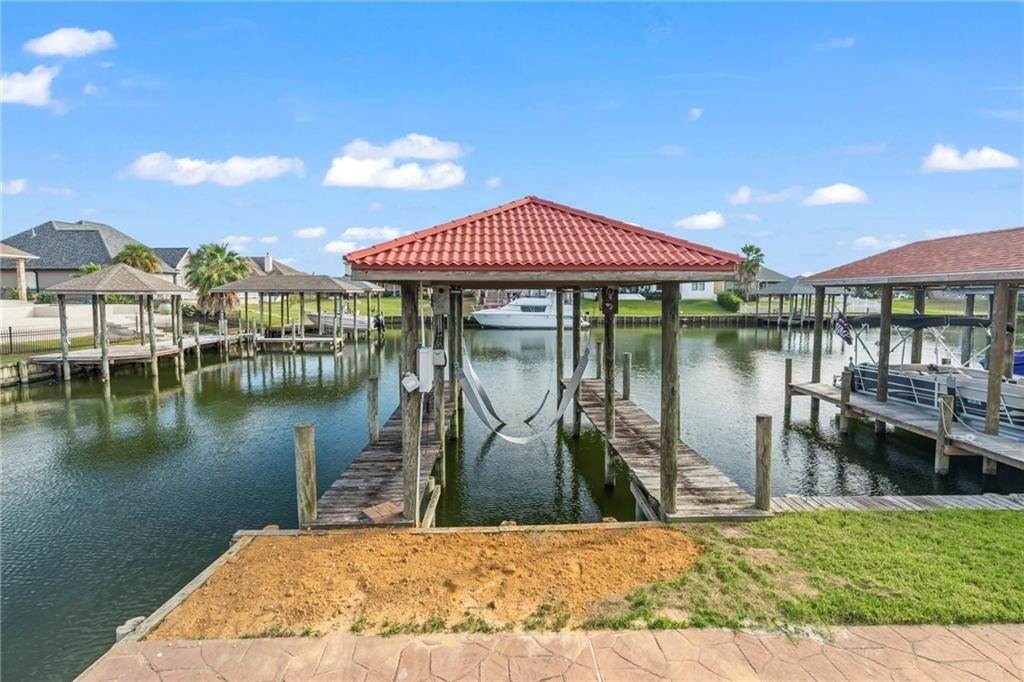 17. Single Family Homes for Sale at 1400 ROYAL PALM Drive 1400 ROYAL PALM Drive Slidell, Louisiana 70458 United States