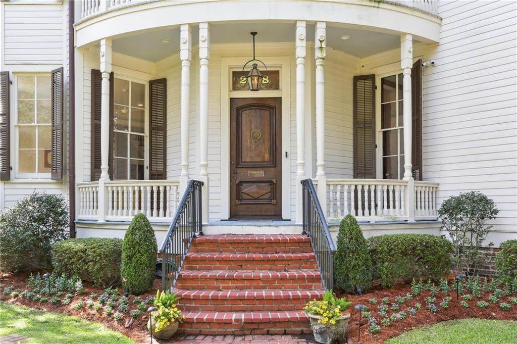 4. Single Family Homes for Sale at 2308 PRYTANIA Street 2308 PRYTANIA Street New Orleans, Louisiana 70130 United States