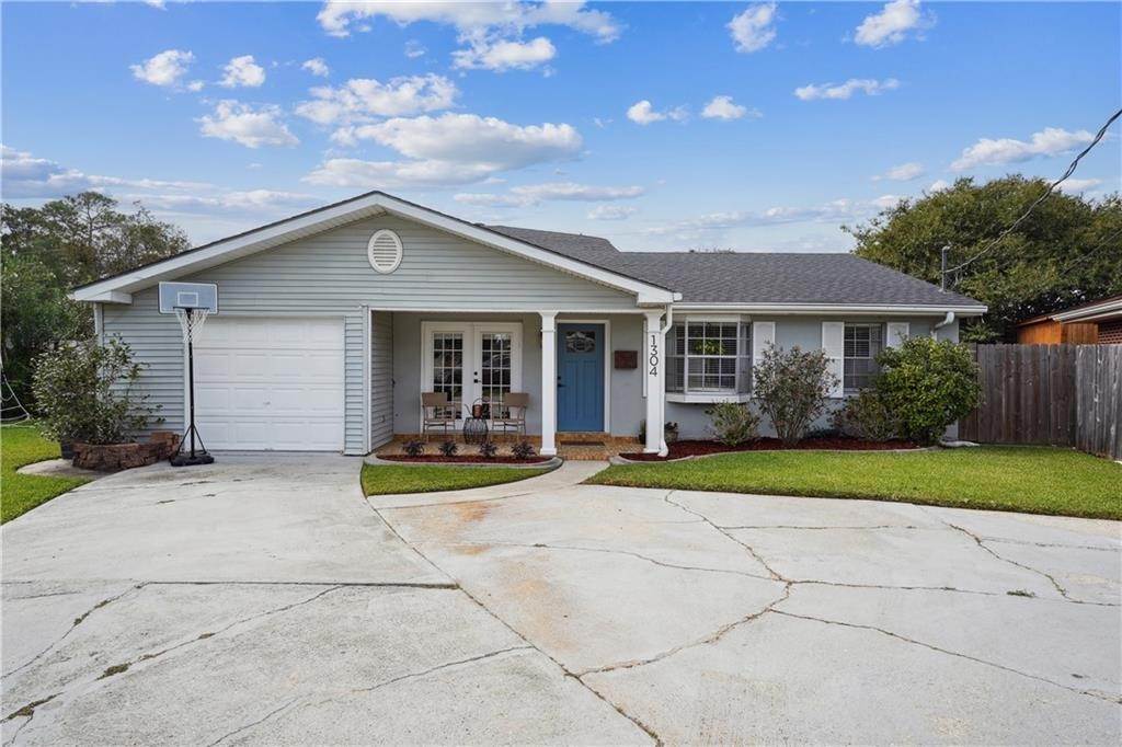 Single Family Homes for Sale at 1304 CHRISTOPHER Court 1304 CHRISTOPHER Court Metairie, Louisiana 70001 United States