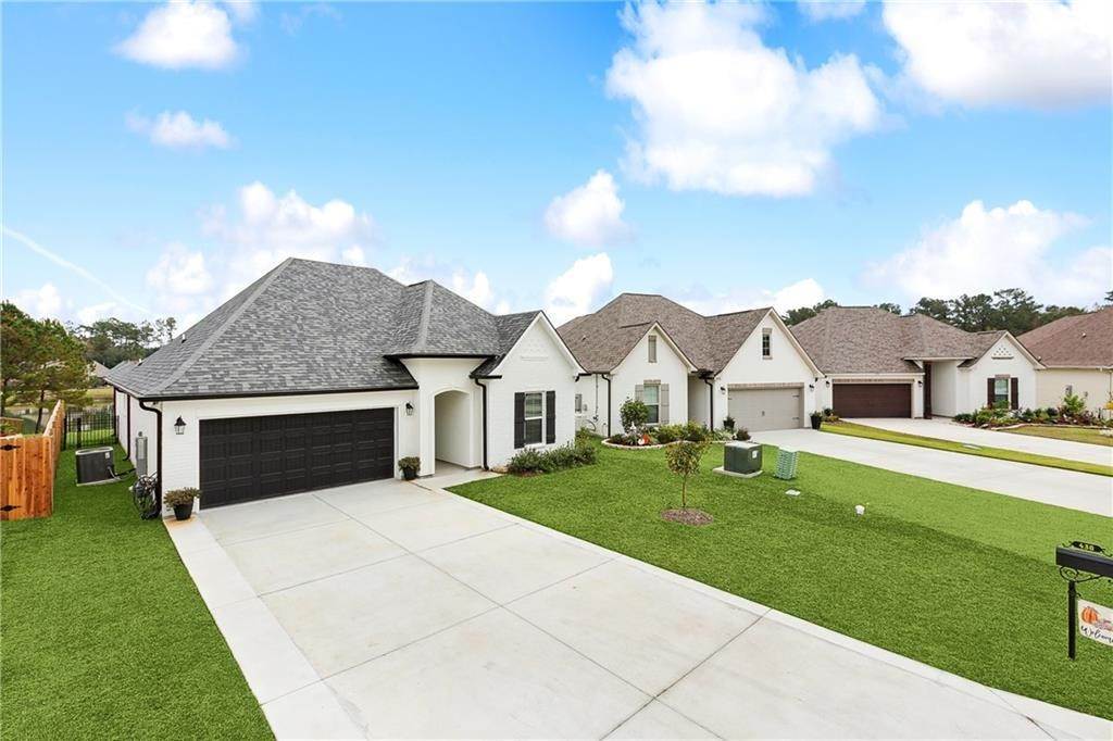 2. Single Family Homes for Sale at 438 TERRACE LAKE Drive 438 TERRACE LAKE Drive Covington, Louisiana 70435 United States