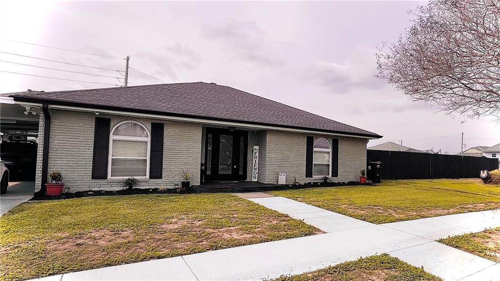 Single Family Homes for Sale at 2812 JEAN LAFITTE Parkway 2812 JEAN LAFITTE Parkway Chalmette, Louisiana 70043 United States