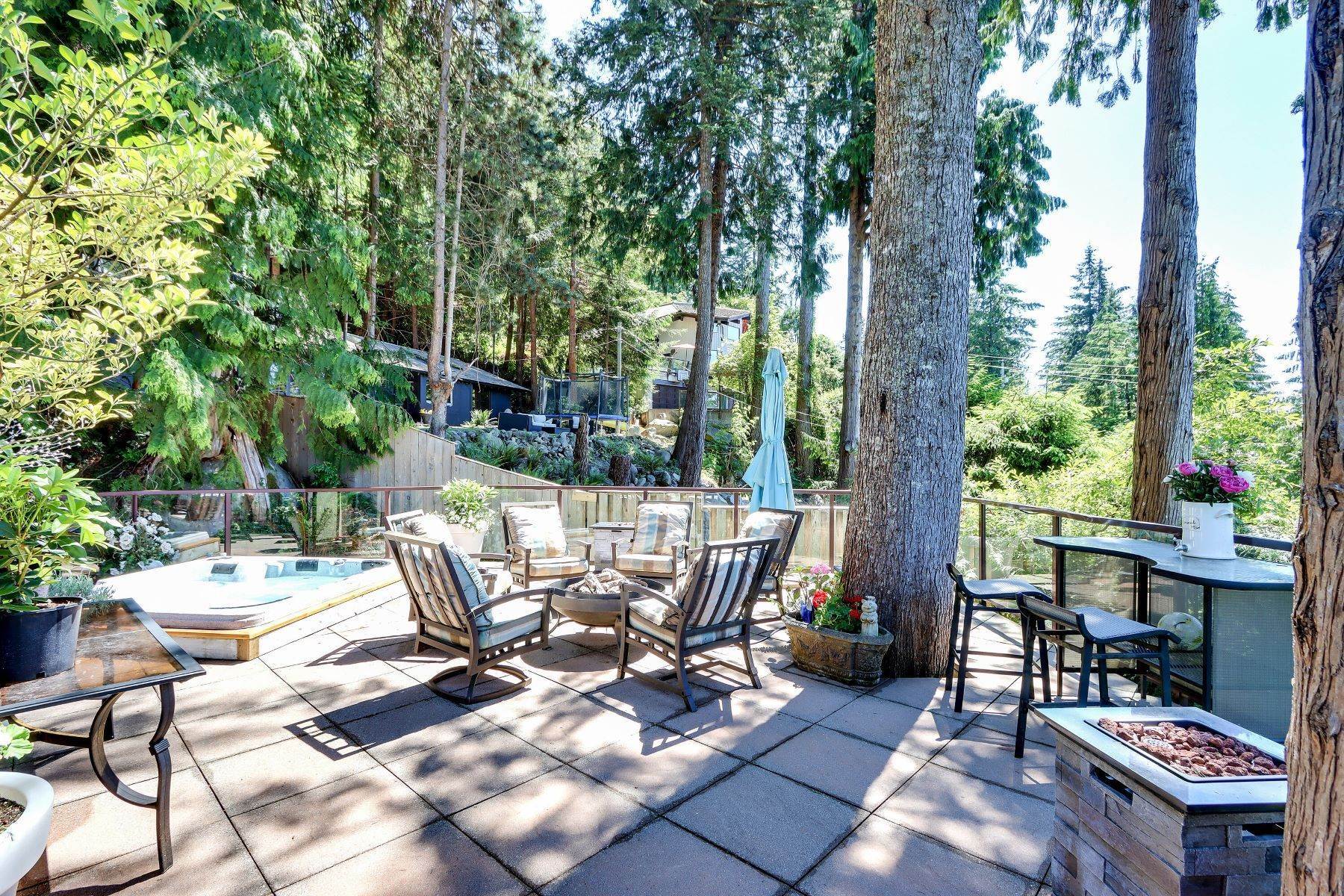 22. Single Family Homes for Sale at For Your Entertainers Dream 15 Oceanview Road West Vancouver, British Columbia V0N 2E0 Canada