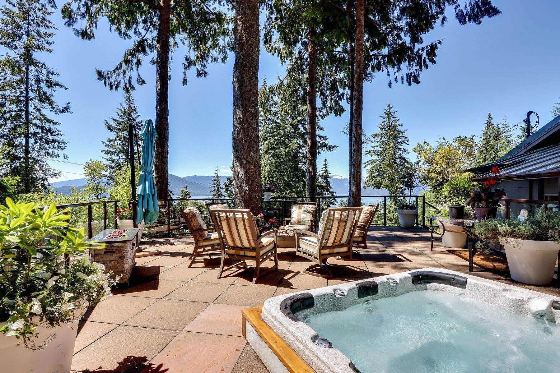 24. Single Family Homes for Sale at For Your Entertainers Dream 15 Oceanview Road West Vancouver, British Columbia V0N 2E0 Canada