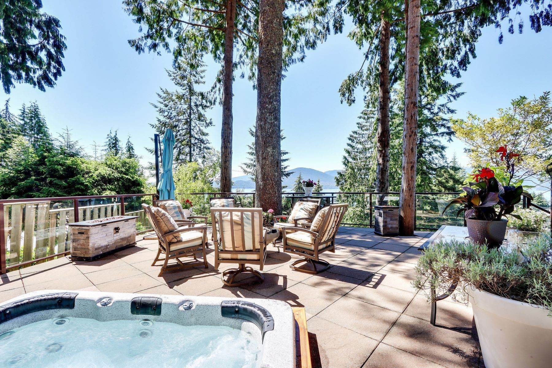 23. Single Family Homes for Sale at For Your Entertainers Dream 15 Oceanview Road West Vancouver, British Columbia V0N 2E0 Canada