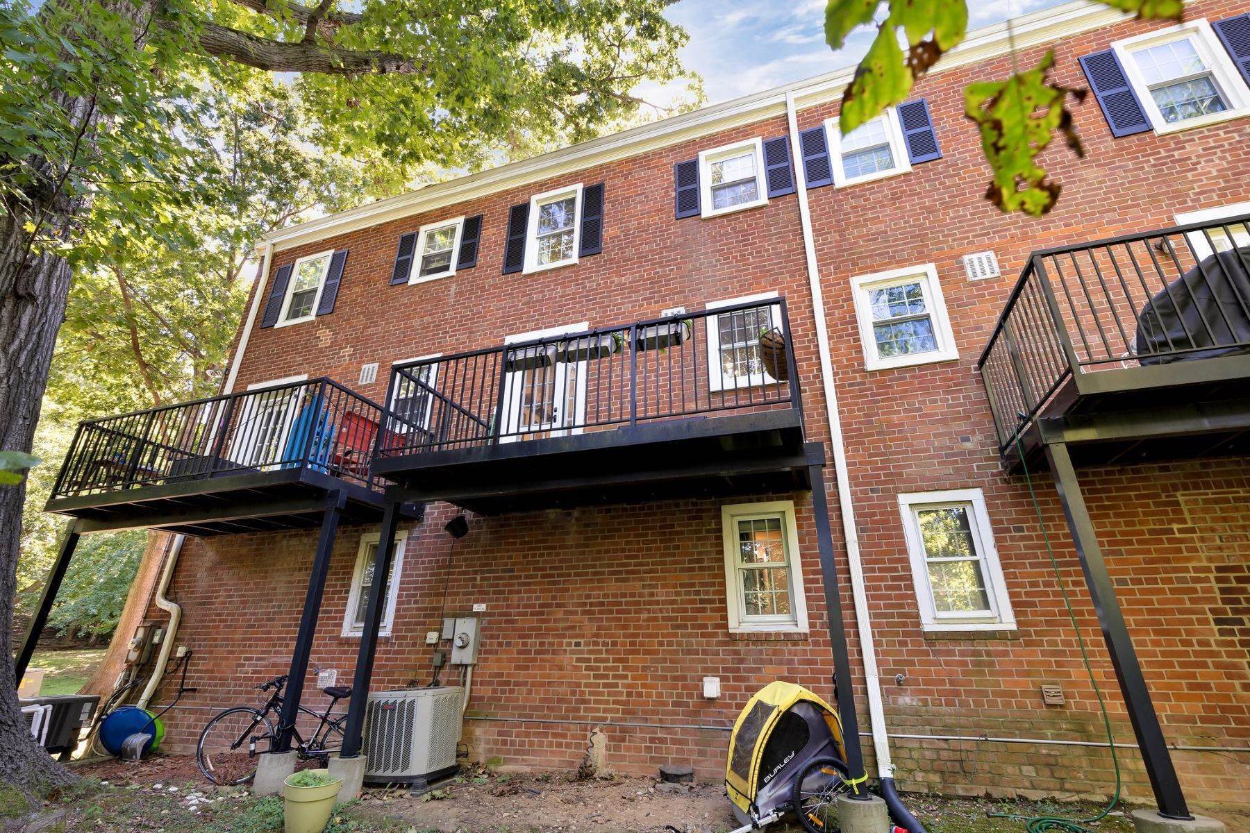 26. Condominiums for Sale at 4815 27th Rd S Arlington, Virginia 22206 United States