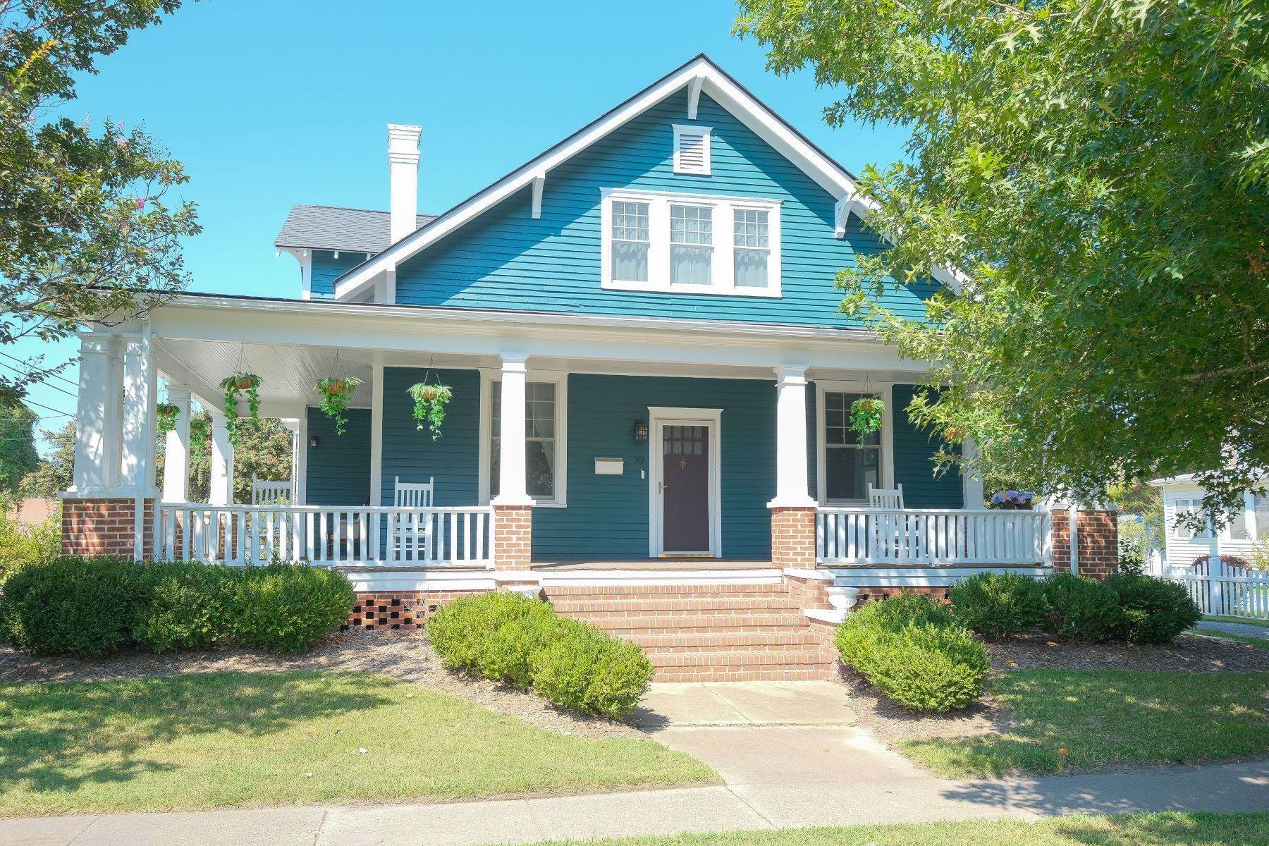 Single Family Homes for Sale at DOWNTOWN HISTORIC EDENTON 501 N Broad St Edenton, North Carolina 27932 United States