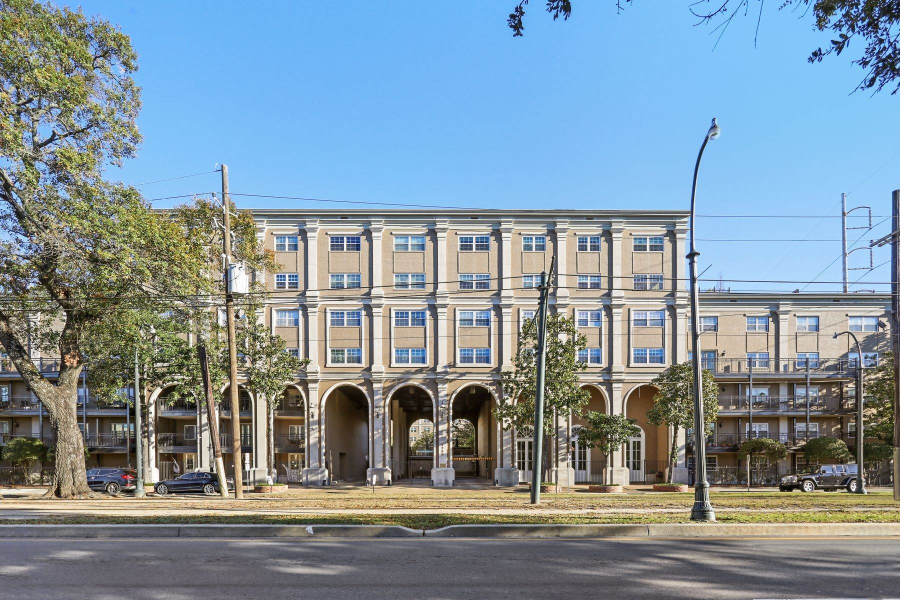 2. Condominiums for Sale at St Charles Avenue Condo 1750 St Charles Avenue, 337 New Orleans, Louisiana 70130 United States
