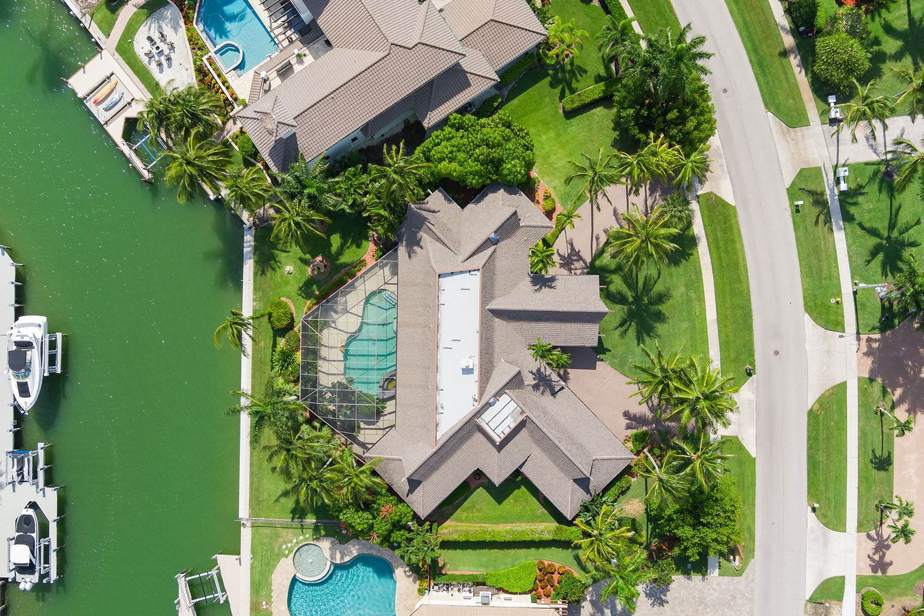 36. Single Family Homes for Sale at MARCO ISLAND - ESTATES 1535 Caxambas Court Marco Island, Florida 34145 United States