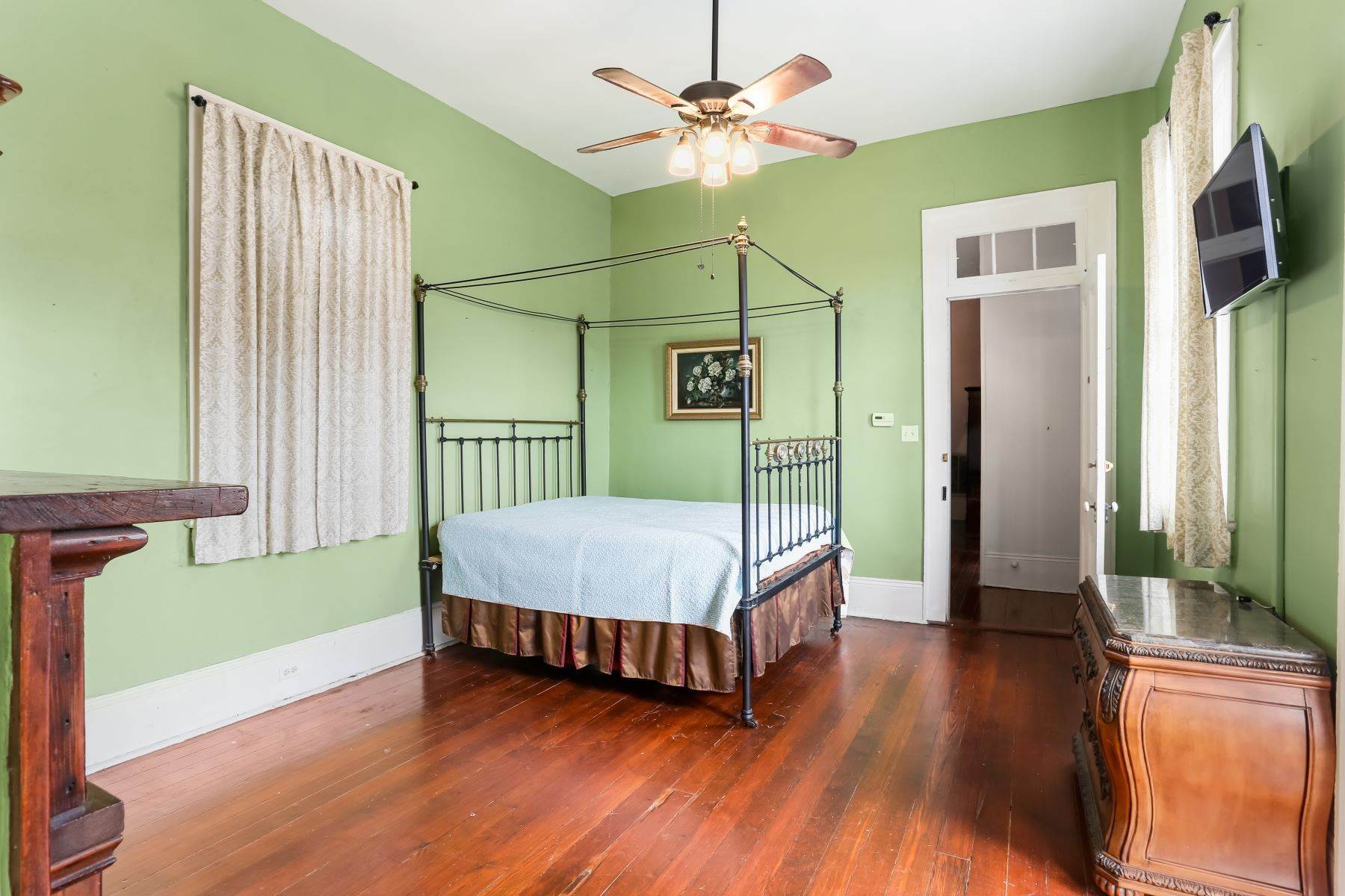 11. Single Family Homes for Sale at 2408 Dauphine Street New Orleans, Louisiana 70117 United States
