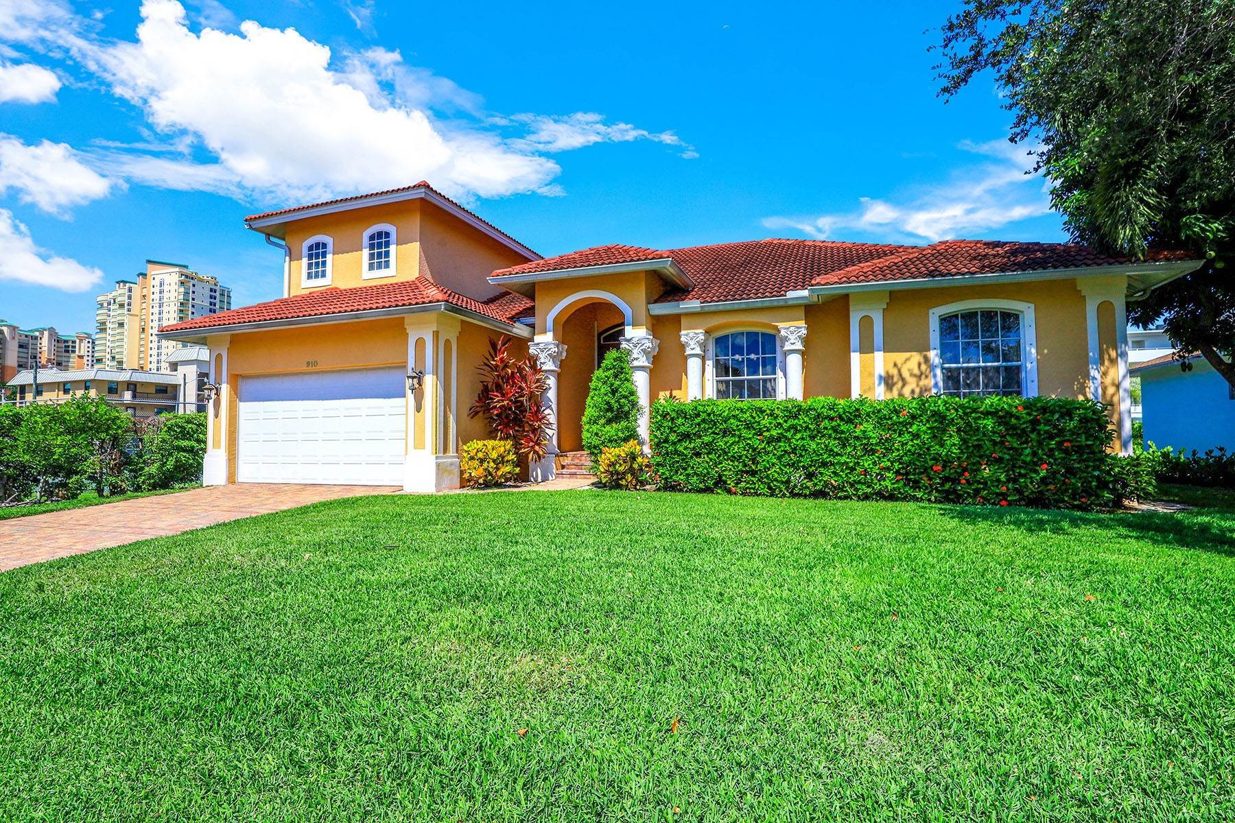 Single Family Homes for Sale at MARCO ISLAND 910 Seagrape Drive Marco Island, Florida 34145 United States